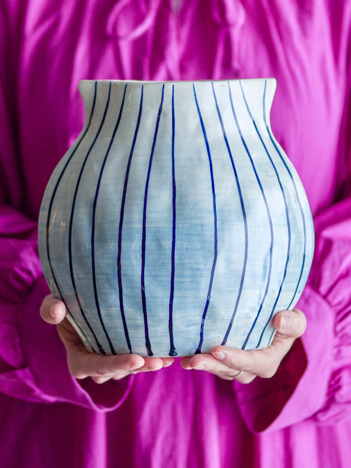 Esra Vase