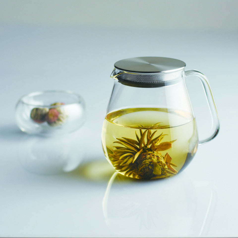Unitea glass 720 ml teapot with stainless steel strainer lid, styled.